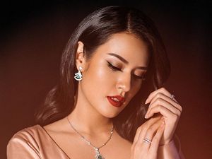 Foto: Gaya Elegan Raisa di Video Klip Bahasa Kalbu, Pakai Perhiasan Rp 1,2 M Foto: Gaya Elegan Raisa di Video Klip Bahasa Kalbu, Pakai Perhiasan Rp 1,2 M