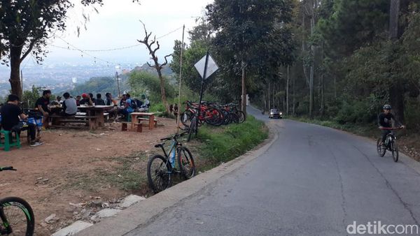 Potret Warung Nangka, Destinasi Gowes di Dago Atas Bandung