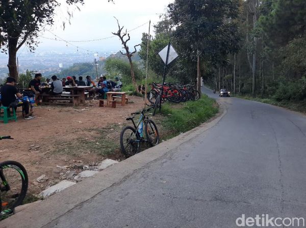 Potret Warung Nangka, Destinasi Gowes di Dago Atas Bandung