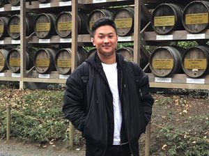 Selain Daging Rp 50 Juta, Netizen Ini Makan Bakso Kaki Lima Pakai Rolex!