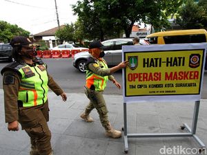 Satgas COVID-19: Jika Bergejala, Tetap Pakai Masker di Dalam Rumah