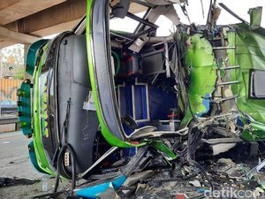 Bus Tabrak Dua Kendaraan di Tol Cipali, 2 Orang Tewas