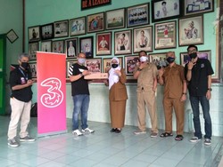 Tri Bagi-bagi Kuota Internet 30 GB untuk Siswa dan Guru