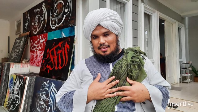 Update Informasi Selebriti InsertLive : Ternyata Begini Reaksi Istri Saat Ustaz Derry Sulaiman Berniat Poligami