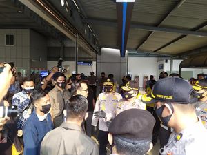 Operasi Yustisi di Stasiun Tanah Abang, Wakapolri Pergoki Warga Tak Bermasker Operasi Yustisi di Stasiun Tanah Abang, Wakapolri Pergoki Warga Tak Bermasker