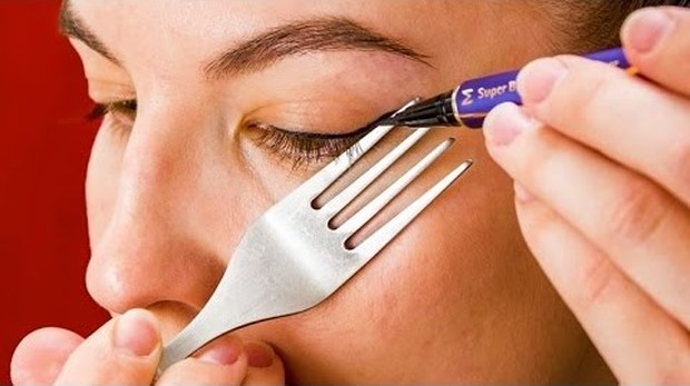 Beautyhackgarpu/sumber:id.pinterest.com/beautyhackgarpu beauty hack garpu winged eyeliner