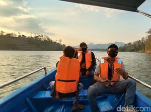 Berperahu Menikmati Keindahan Bendungan Logung Kudus Berperahu Menikmati Keindahan Bendungan Logung Kudus