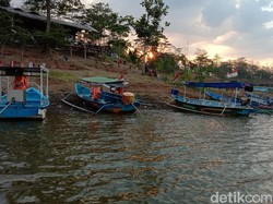 Sensasi Berperahu di Bendung Logung Kudus