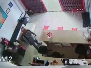 Detik-detik Maling HP di Mamuju Beraksi di Siang Bolong