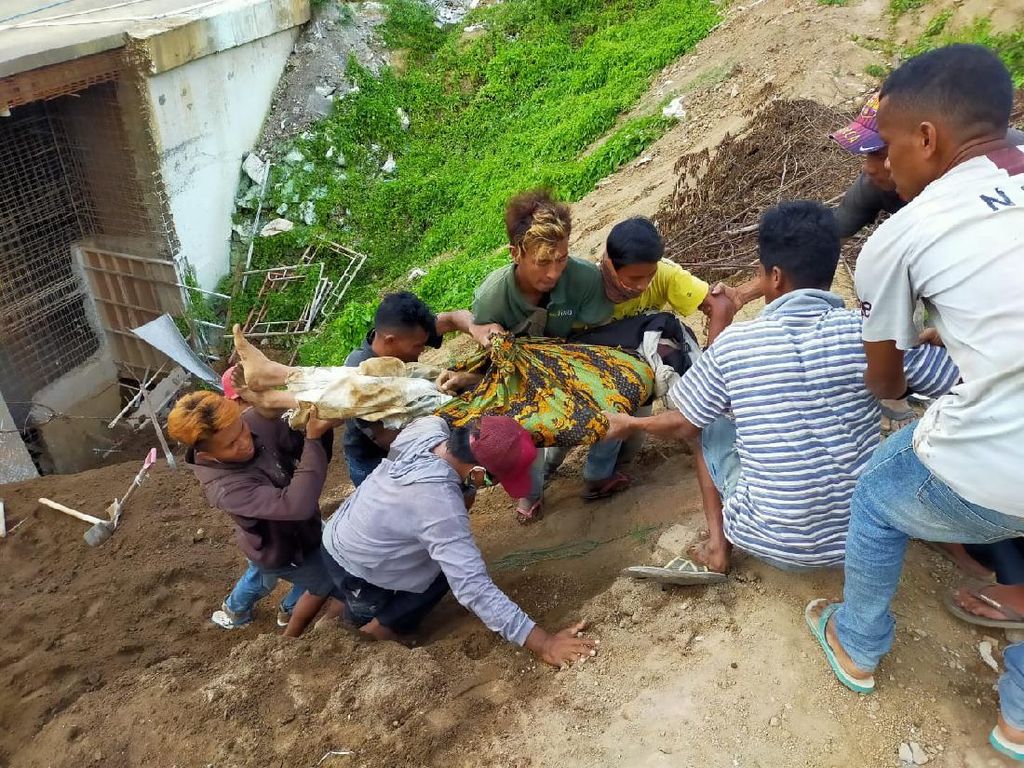 Sempat Dievakuasi, 2 Pekerja yang Tertimbun Tanah di Ubud Tewas Sempat Dievakuasi, 2 Pekerja yang Tertimbun Tanah di Ubud Tewas