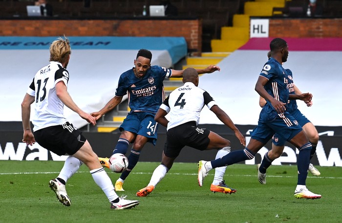 LONDON, ENGLAND - SEPTEMBER 12: Pierre-Emerick Aubameyang of Arsenal scores his teams third goal during the Premier League match between Fulham and Arsenal at Craven Cottage on September 12, 2020 in London, England. (Photo by Ben Stansall - Pool/Getty Images)