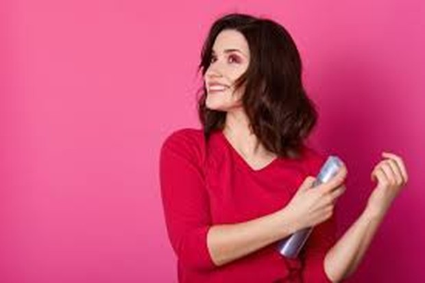 hair mousse/freepik.com Hair mousse bisa memberikan efek akar rambut yang lebih terangkat sehingga membuat tampilan lebih tebal