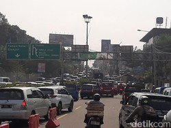 Arus Lalin Menuju Puncak Padat, Polisi Berlakukan One Way