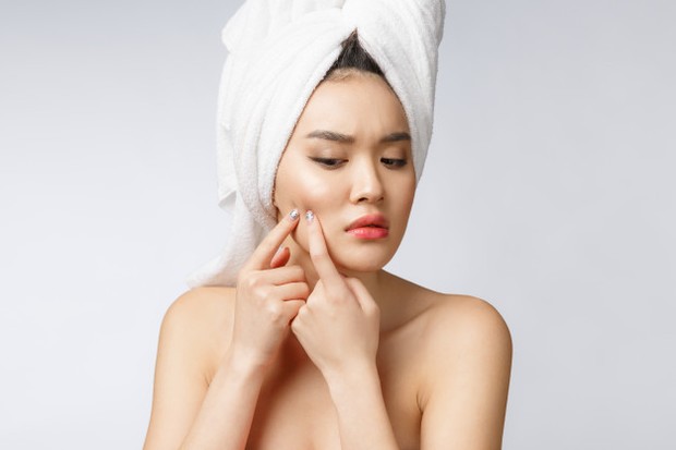 jerawat pasir/freepik.com ciri-ciri jerawat pasir ini ialah berukuran kecil dan menyebar merata