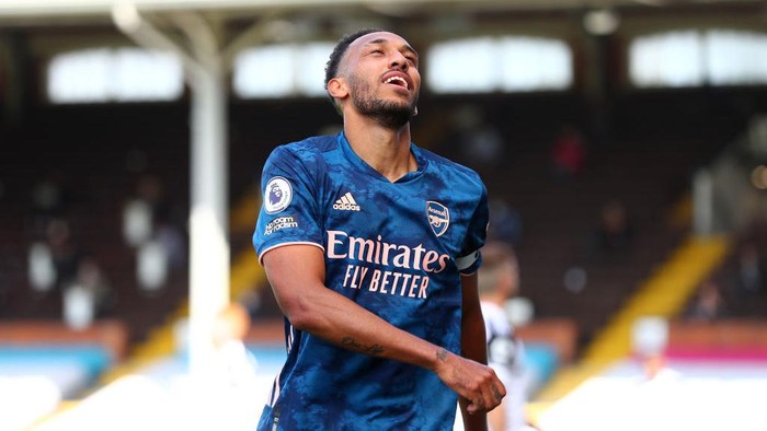 LONDON, ENGLAND - SEPTEMBER 12: Pierre-Emerick Aubameyang of Arsenal reacts during the Premier League match between Fulham and Arsenal at Craven Cottage on September 12, 2020 in London, England. (Photo by Clive Rose/Getty Images)