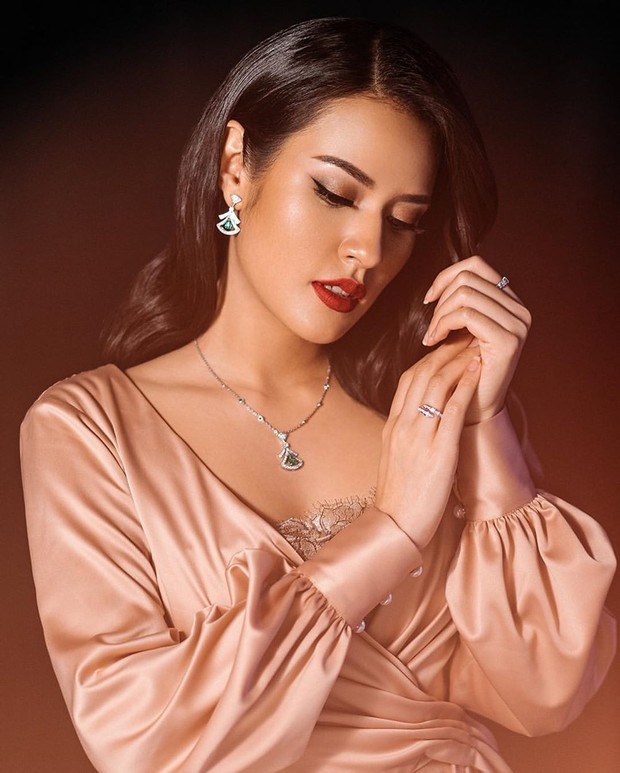 Raisa Bahasa Kalbu / https://www.instagram.com/raisa6690/ Real colour Raisa dress