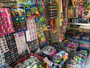 Keluh Kesah Penjual Mainan Pasar Gembrong di Massa PPKM Darurat