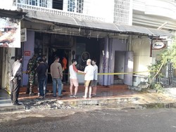 Detik-detik Karyawan Bakar Diri dan Toko Roti Trubus Yogya Terekam CCTV