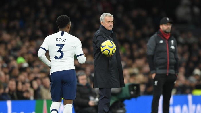 LONDON, ENGLAND - JANUARY 11: Jose Mourinho, Manager of Tottenham Hotspur throws the ball to Danny Rose of Tottenham Hotspur during the Premier League match between Tottenham Hotspur and Liverpool FC at Tottenham Hotspur Stadium on January 11, 2020 in London, United Kingdom. (Photo by Shaun Botterill/Getty Images)
