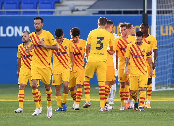 BARCELONA, SPAIN - SEPTEMBER 12: Antoine Griezmann of FC Barcelona celebrates with teammates after scoring his teams second goal during the during the pre-season friendly match between FC Barcelona and Gimnastic de Tarragona at Estadi Johan Cruyff on September 12, 2020 in Barcelona, Spain. (Photo by David Ramos/Getty Images)