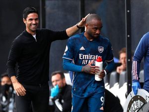 Rekor! Lacazette yang Pertama Lakukan Hal Ini di Premier League Rekor! Lacazette yang Pertama Lakukan Hal Ini di Premier League