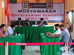 Bawaslu Tolak Gugatan Paslon Independen di Pilwali Blitar