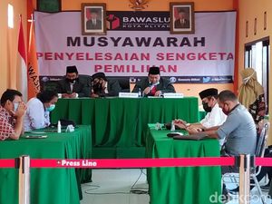 Bawaslu Tolak Gugatan Paslon Independen di Pilwali Blitar Bawaslu Tolak Gugatan Paslon Independen di Pilwali Blitar