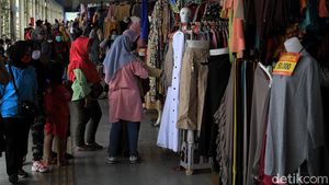 Suasana di JPM Tanah Abang H-1 Jelang Jakarta PSBB Total