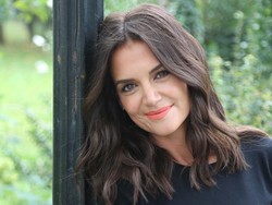 Katie Holmes Cium Mesra Pacar Baru di Tengah Isu Perselingkuhan