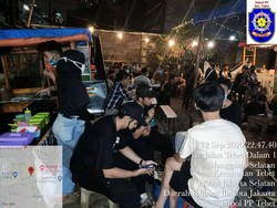 Tak Jaga Jarak, Kerumunan ABG di Angkringan Tebet Dibubarkan Tadi Malam