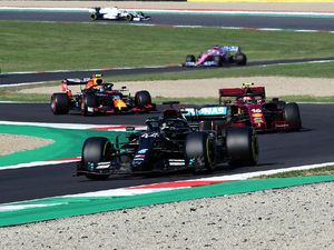 Hasil GP Tuscan: Hamilton Juara, Pembalap Thailand Rebut Podium