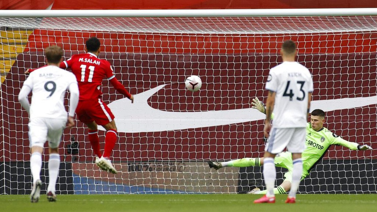 Liverpool tuntaskan babak pertama dengan keunggulan 3-2 atas Leeds United (AP/Phil Noble)