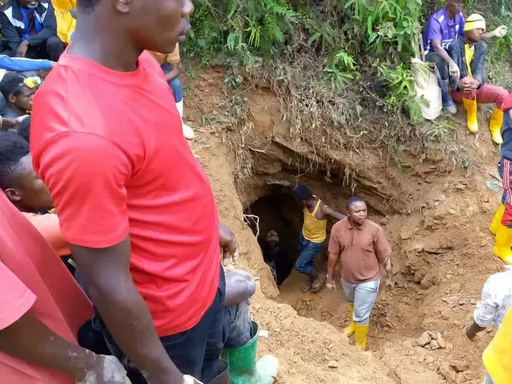 Tambang Emas di Kongo Longsor, 50 Orang Tewas Tambang Emas di Kongo Longsor, 50 Orang Tewas