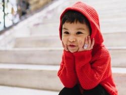 Dokter Ungkap Penyebab dan Gejala Rabun Dekat yang Diidap Anak Chelsea Olivia