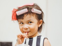 Anak Chelsea Olivia Alami Rabun Dekat, Inikah Penyebabnya?