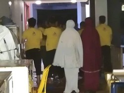 Restoran Kosong Tanpa Pelayan, Ternyata Sedang Sholat Berjamaah