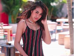 Prita Aunalal, Asisten Nia Ramadhani yang Celananya Bikin Salfok