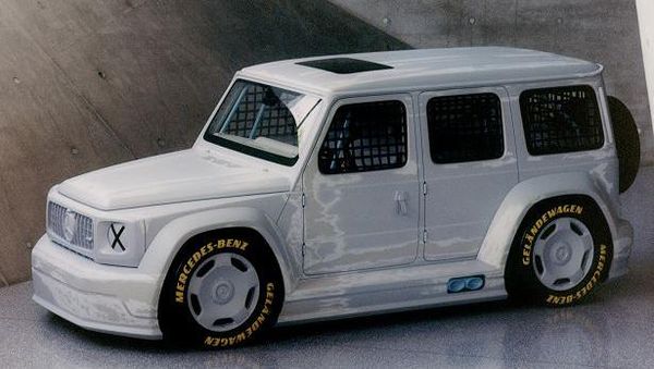 Potret Mercedes-Benz G-Class yang Tampil Ceper Ala Mobil Balap