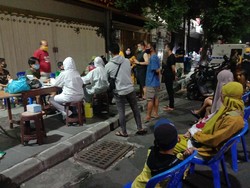 Asyik Kuliner Malam Mingguan, Enam Warga Surabaya Reaktif Saat Rapid Test