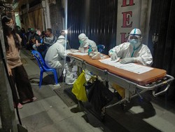 135 Orang Dirapid Test Saat Kuliner Malam Mingguan di Surabaya, 14 Reaktif