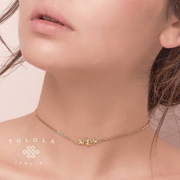 Koleksi foto produk dari brand aksesoris Tulola Designs milik Happy Salma.