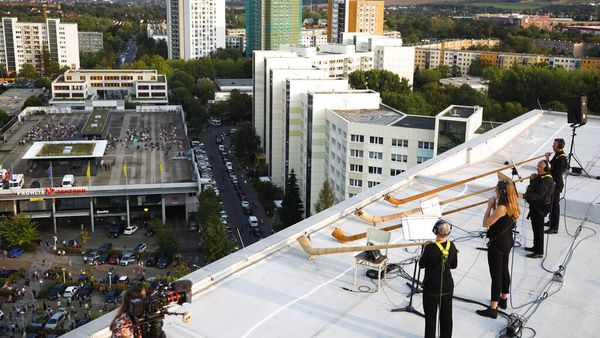 Unik! Musisi Jerman Gelar Konser di Atas Atap