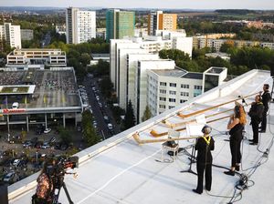 Unik! Musisi Jerman Gelar Konser di Atas Atap