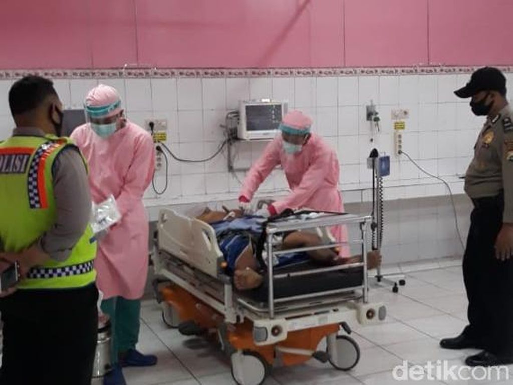 Ilmu Kanuragan Bikin Suami di Jombang Tusuk Istri Lalu Coba Bunuh Diri Ilmu Kanuragan Bikin Suami di Jombang Tusuk Istri Lalu Coba Bunuh Diri