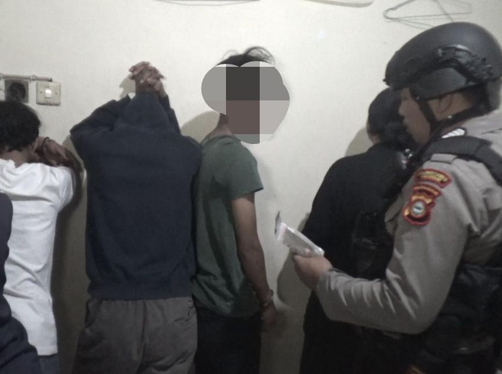 Bawa 74 Paket Tembakau Gorilla, 5 Pelajar SMA di Makassar Dibekuk Polisi Bawa 74 Paket Tembakau Gorilla, 5 Pelajar SMA di Makassar Dibekuk Polisi