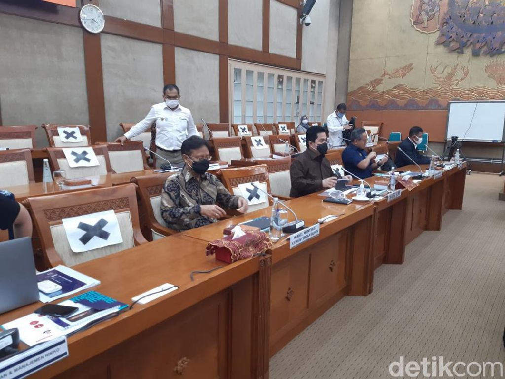 DPR dan Erick Thohir Rapat Tertutup Bahas Suntikan PMN hingga Utang DPR dan Erick Thohir Rapat Tertutup Bahas Suntikan PMN hingga Utang