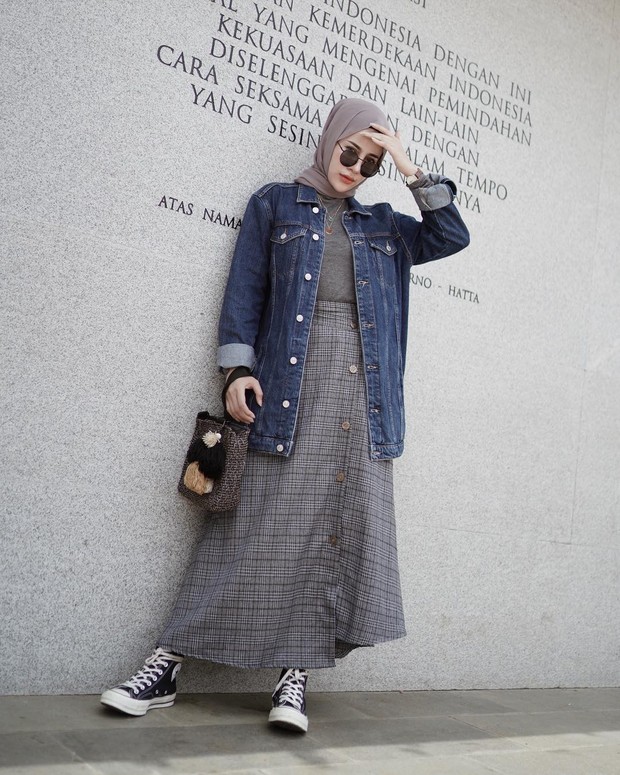 Aghniapunjabi/Instagram.com OOTD hijab keren