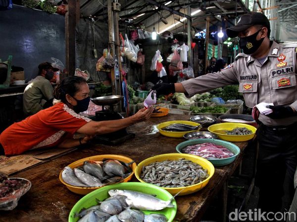 Operasi Tertib Masker Sasar Pasar Muara Angke