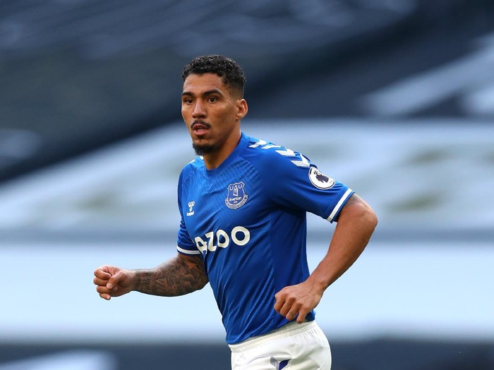 LONDON, ENGLAND - SEPTEMBER 13: Allan of Everton in action during the Premier League match between Tottenham Hotspur and Everton at Tottenham Hotspur Stadium on September 13, 2020 in London, England. (Photo by Catherine Ivill/Getty Images)