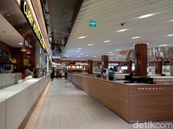 Sedih, 200 Ribu Pegawai Restoran di Mal Kena Pecat